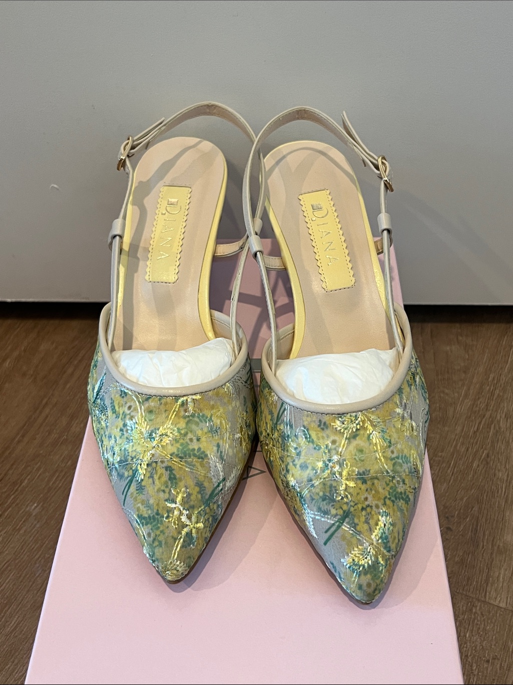 Yellow Floral Embroidery Pointed Slingback Mules Brand New Diana Japan Ginza